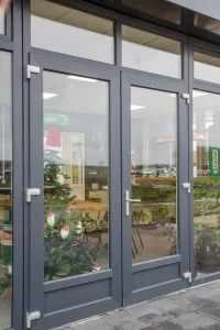 Nouveax fenetres et portes en PVC pour Truckwash Gieten, Pays-Bas