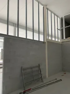 Revetement pont de lavage concessionnaire volvo