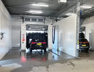 Renovation lavage de voitures dans aeroport Schiphol-Amsterdam, Pays-Bas