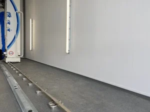 Revetement de murs de la nouvelle station de lavage Volvo